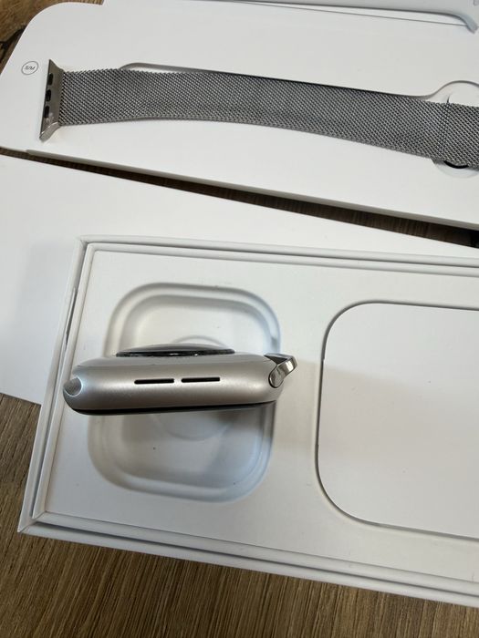 Apple Watch SE 2 44mm – Като нов, 100% Battery Health