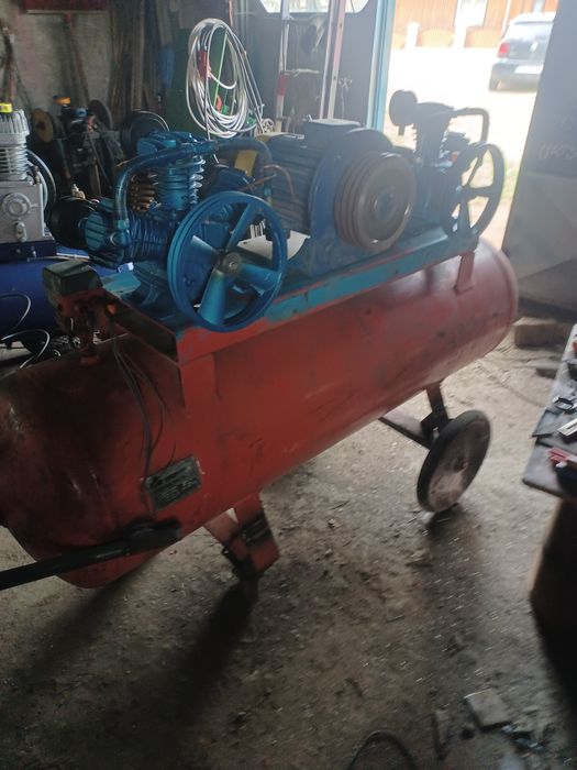 Compresor, butelia de 300 litri, 2 capuri pe același motor, 5,5,kw,380