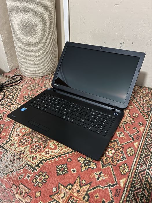 Laptop Toshiba Satellite - 500GB - Windows 10 Pro - Încărcător