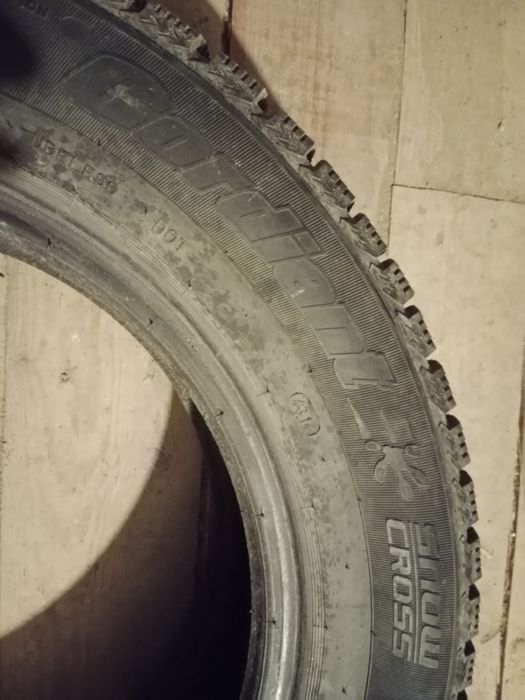 Продам шипованные шины на15