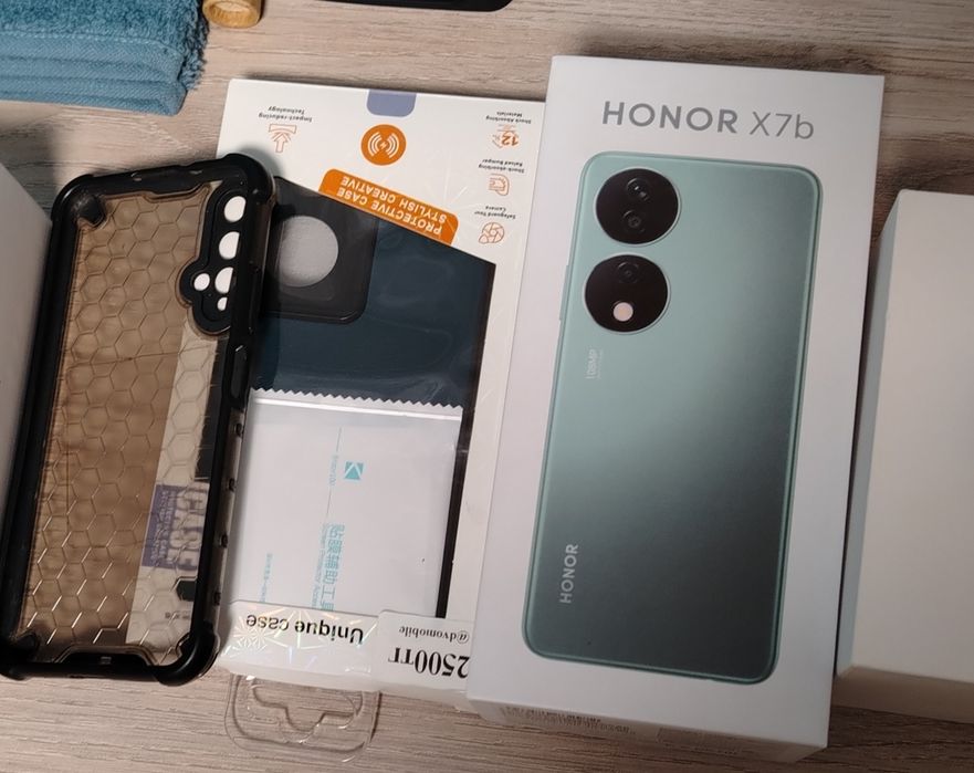 Продам смартфон Honor x 7 b