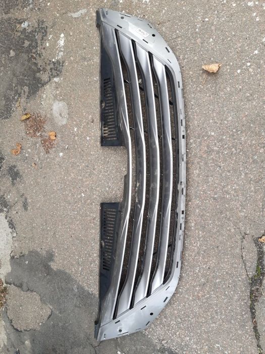 Решетка радиатора Toyota Sienna 2010г-2017г