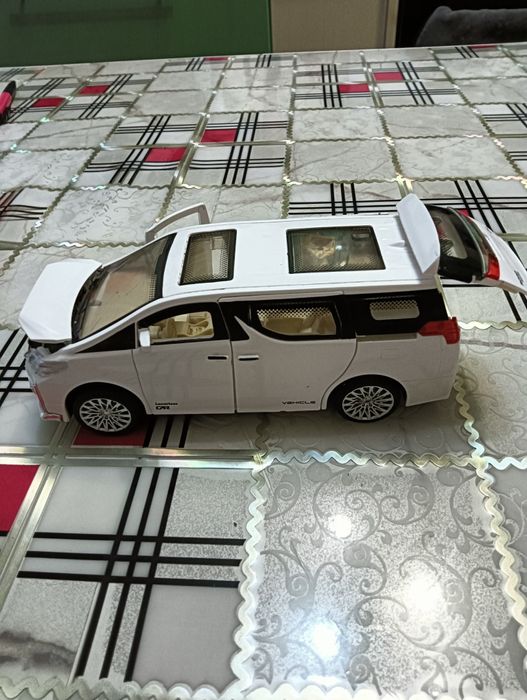 Машинка игрушка.