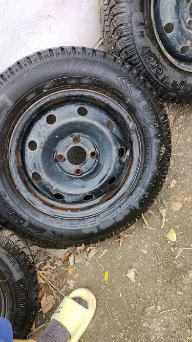 Продам покрышки с диской