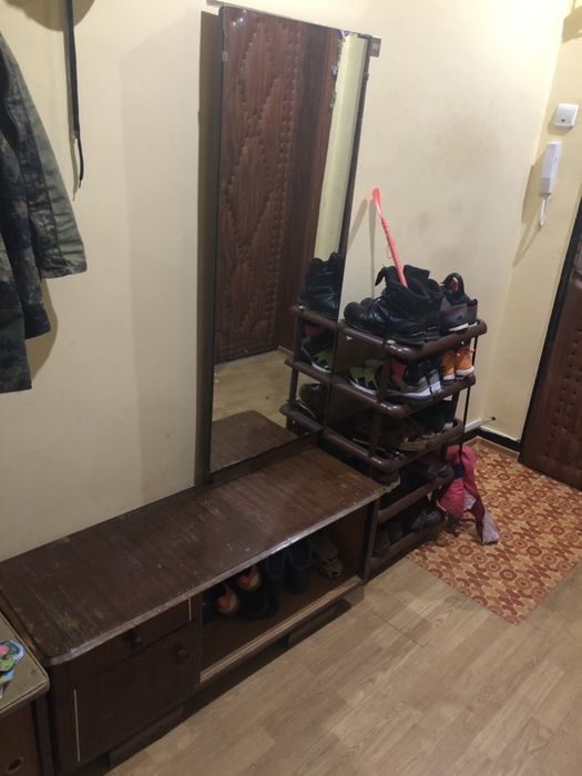 Стара тоалетка с огледало