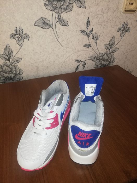 Кроссовки новые Nike