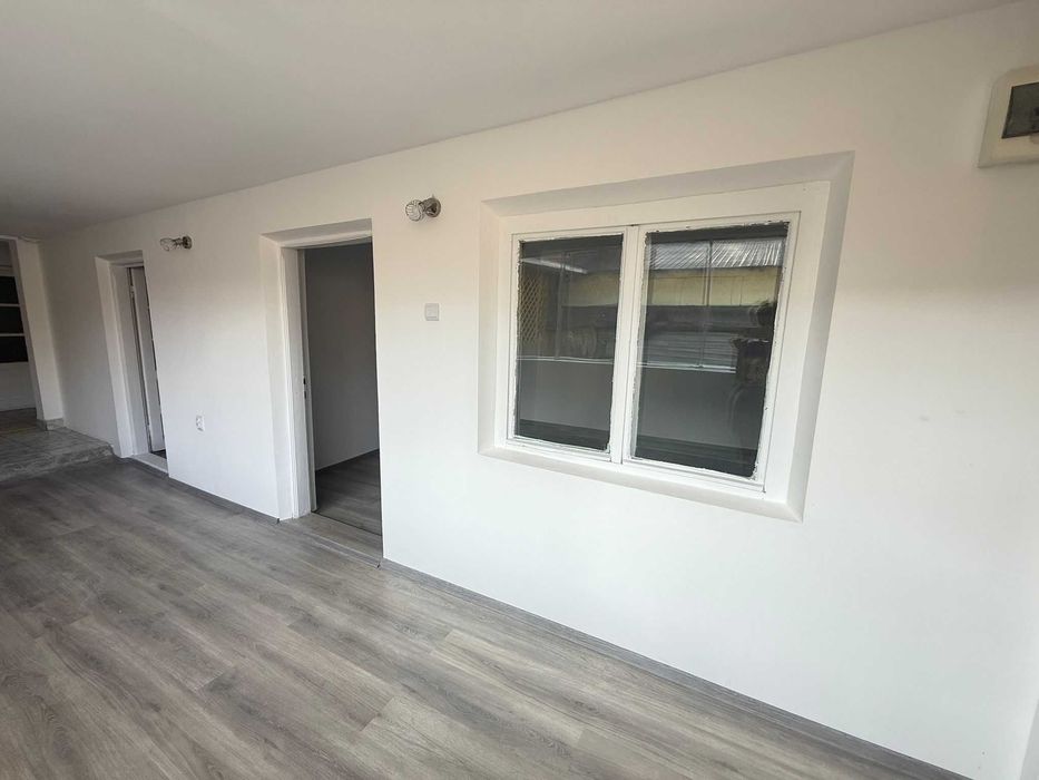 Casă individuală cu garaj și curte în Sector 5