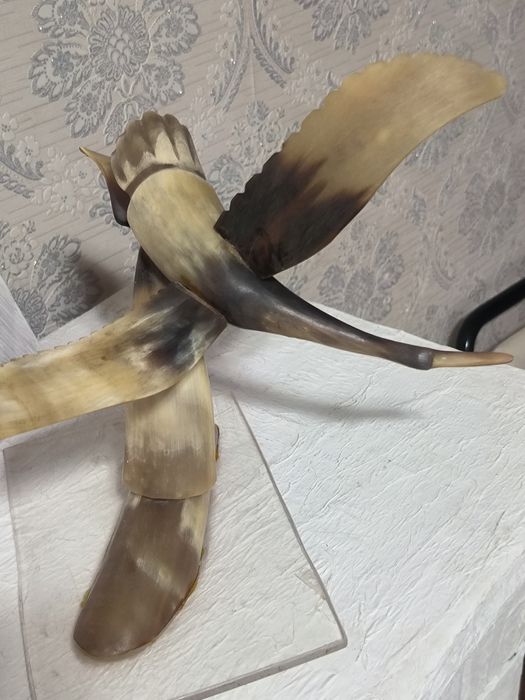 Статуэтка из рога Взлетающий лебедь. СССР