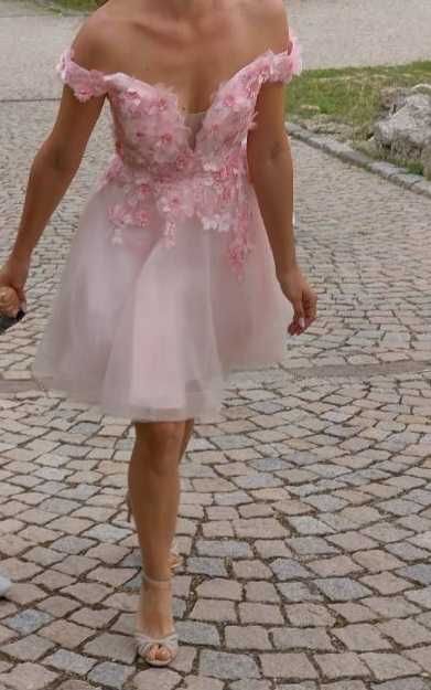 Къса официална рокля от тюл и дантела
