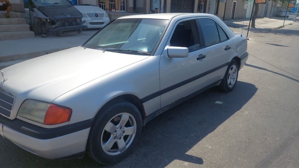 Mersenes benz 1992год