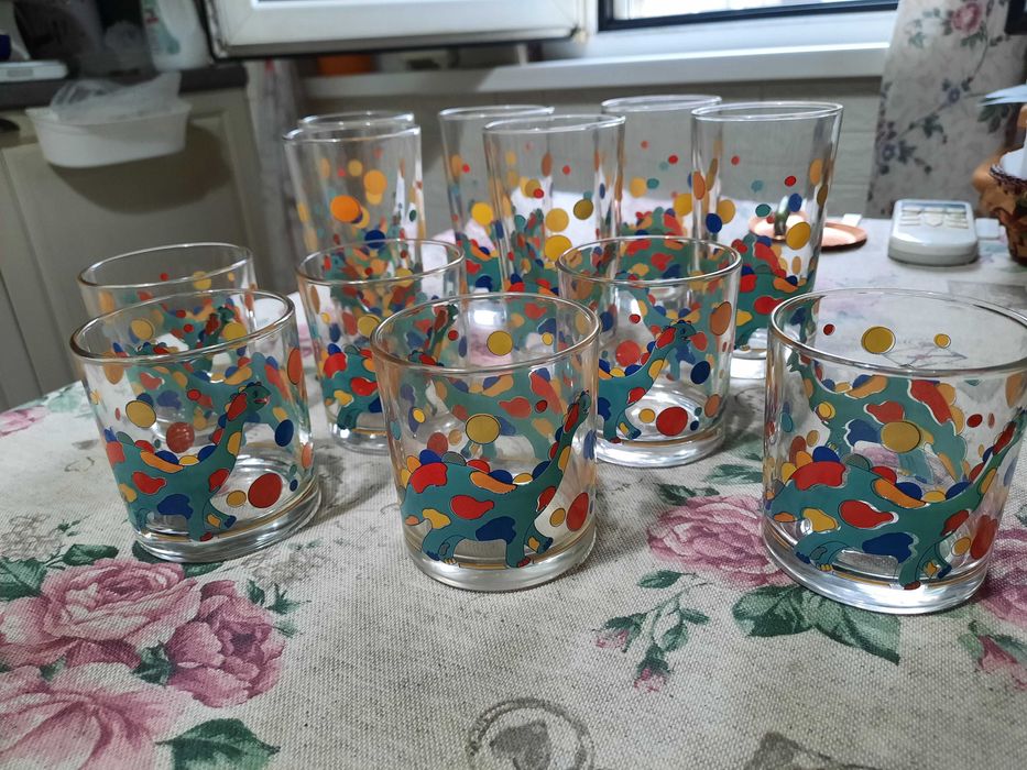 Продавам 2 комплекта стъклени чаши