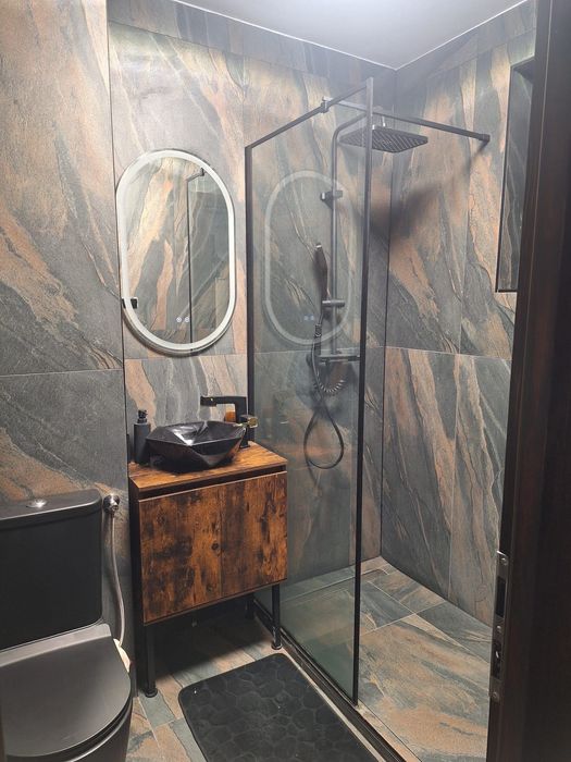 De închiriat apartamet cu 3 camere