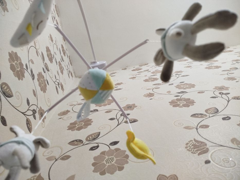 Музикална въртележка за бебешко легло