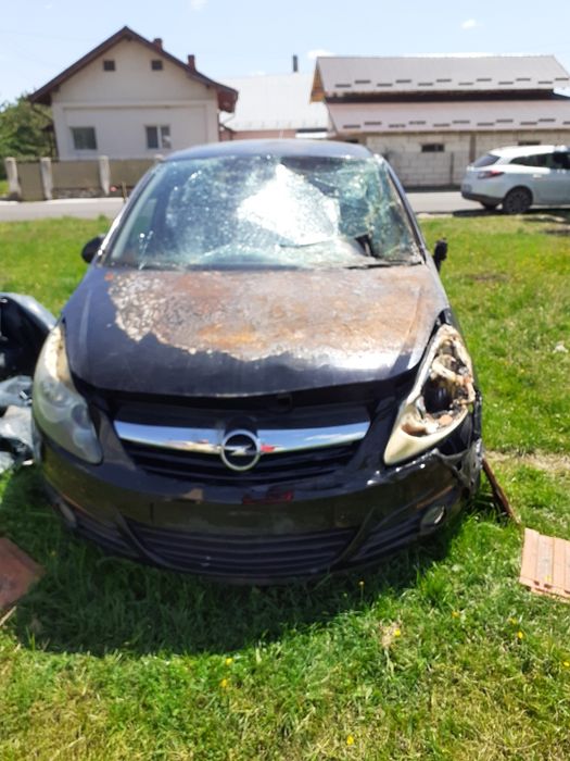 Dezmembrez Opel corsa