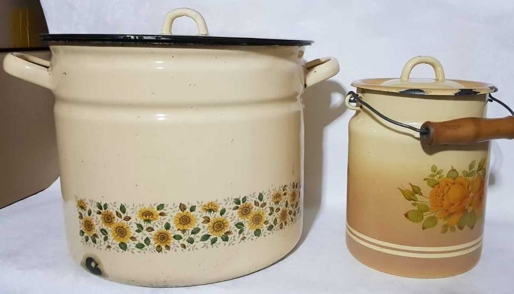 Эмалированные кастрюля и бидон, б/у.