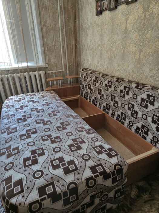 Диван расклодной  имеется 2 таких