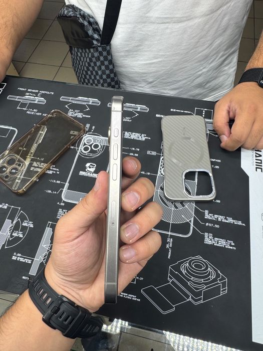 Iphone 15pro с коробкой 256гб
