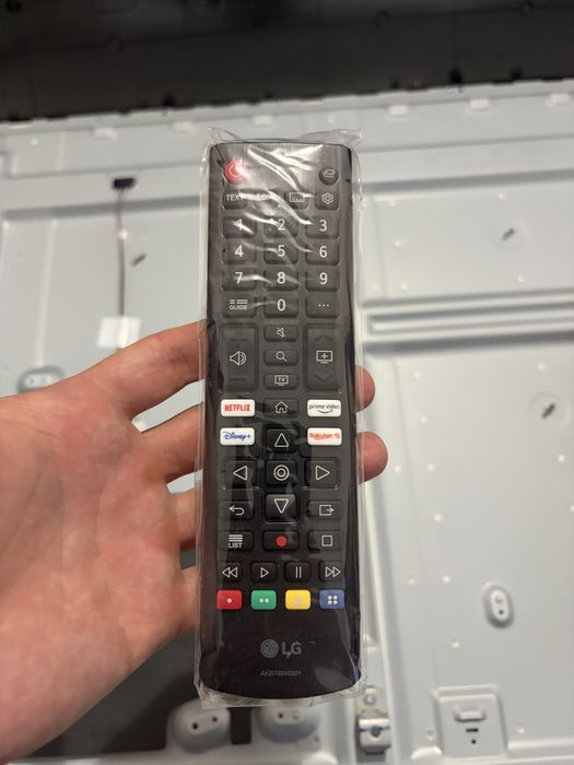 Продавам телевизор LG 55UQ75003LF
