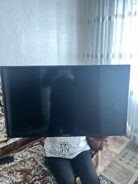 Телевизор марки Самсунг