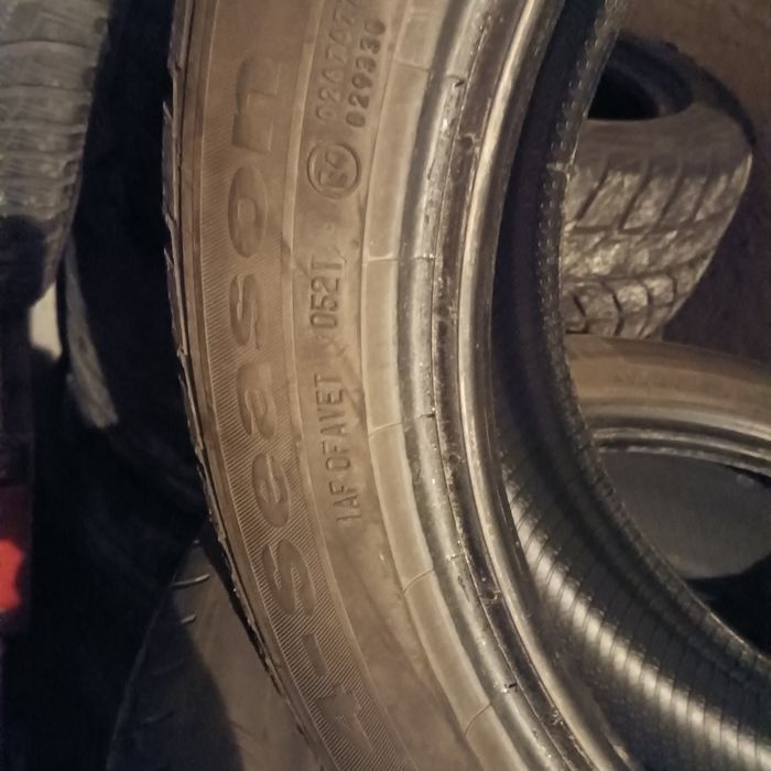 Зимни гуми 205/50/17-2 броя 35 лева