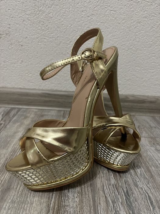 Златисти токчета