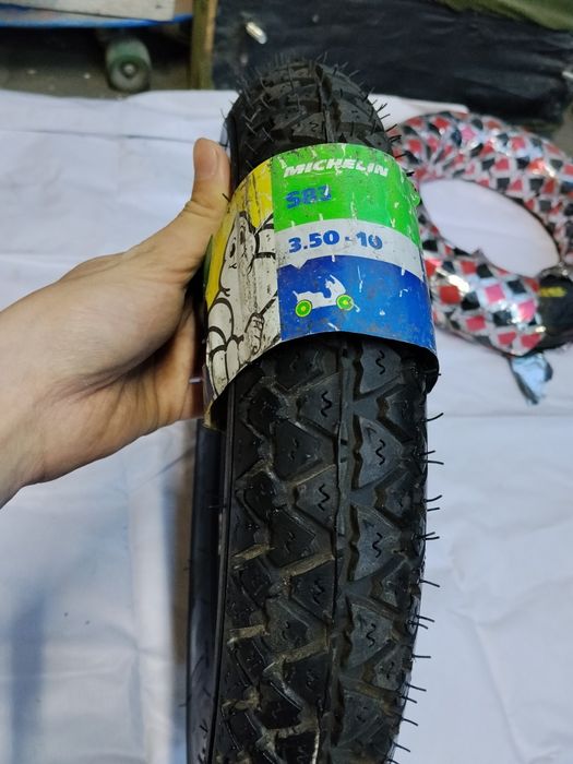 Продаю Мишлен Мотошины 3.50.10