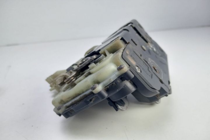 Broasca usa stanga fata 3B1837015AQ Volkswagen VW Transporter T5