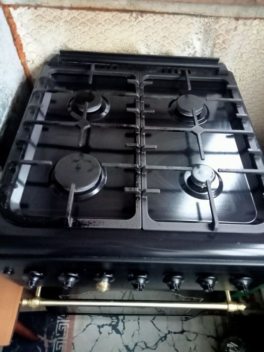 Продам газовую плиту