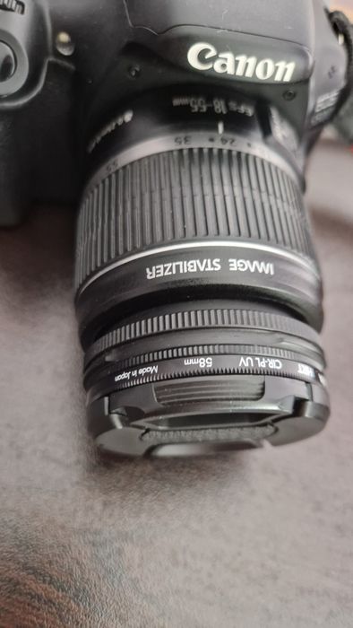 DSLR фотоапарат Canon EOS 550D + обектив 18-55mm + подаръци
