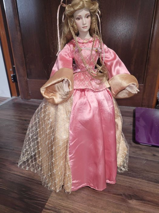 Продавам порцеланова кукла