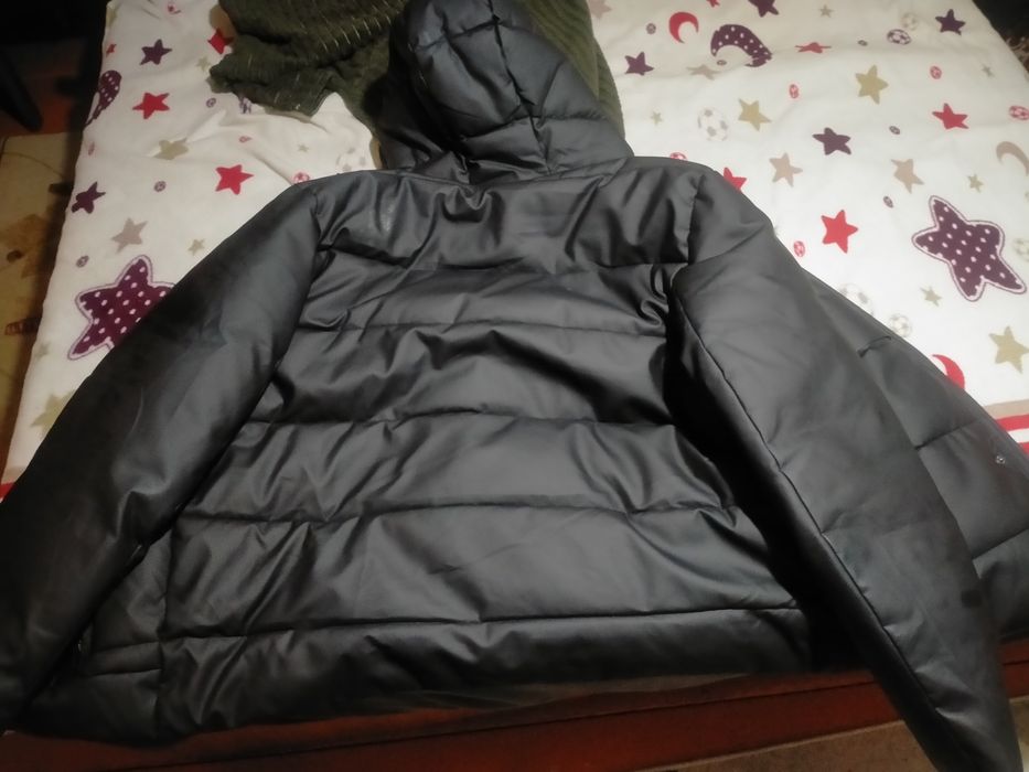 Продам куртку новую