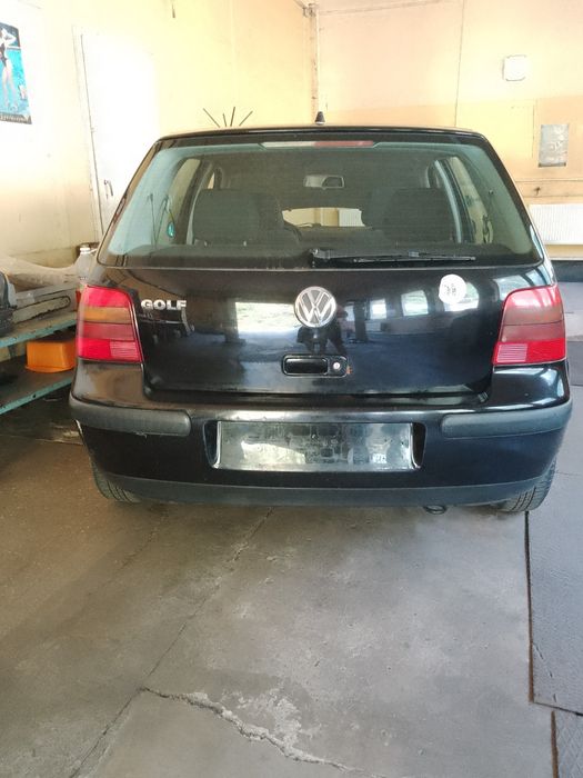 2бр. Голф 4 на части 1.6СР 101к.с , 1.4- 75 к.с