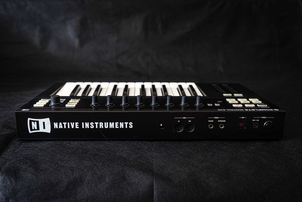 Midi Keyboard controller Native Instruments Komplete Kontrol S25