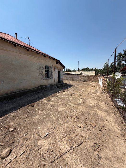 Прадаётся 4х Дом Джалаере 2 линя от дороги квадратный участок