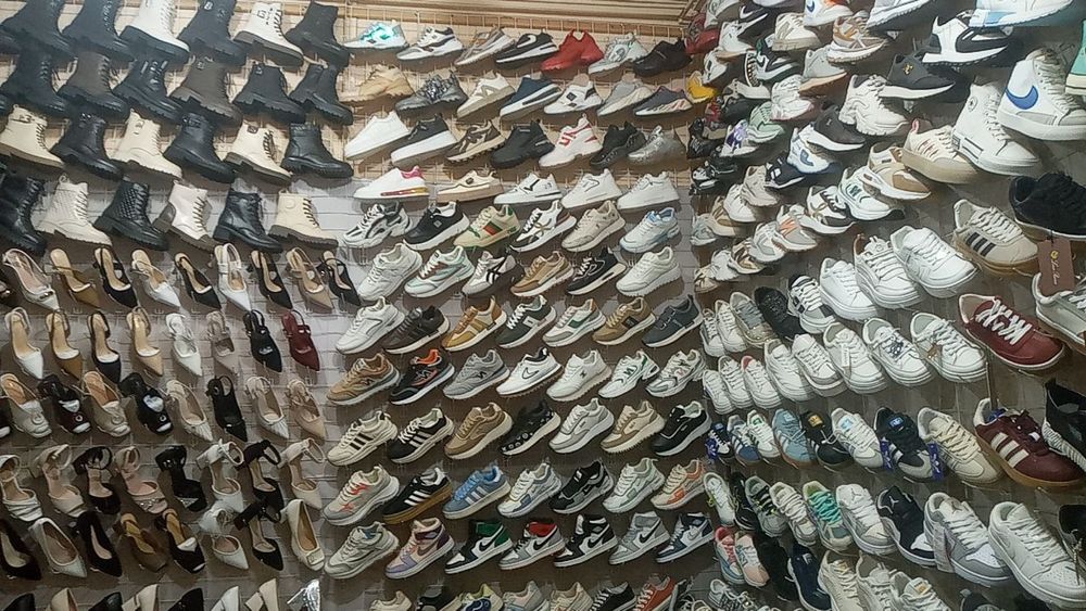 Ассалому елекум Ипподром узбек бозорида магазин сотилади 9кв