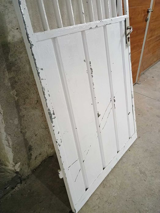 1. Метална Врата 2.Дървена Интериорна и 3. Решетка за Прозорец