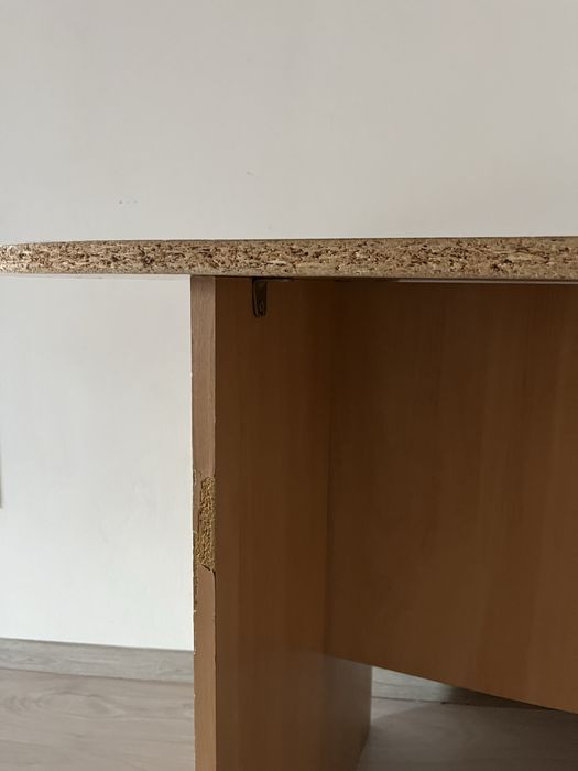 Два угловых стола