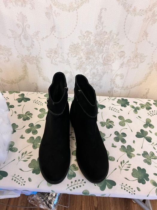 Женские замшевые сапоги