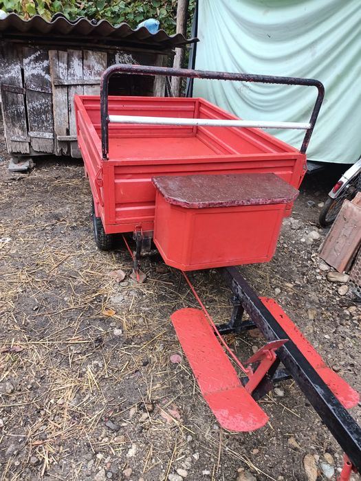 Vînd remorcuta motocultor