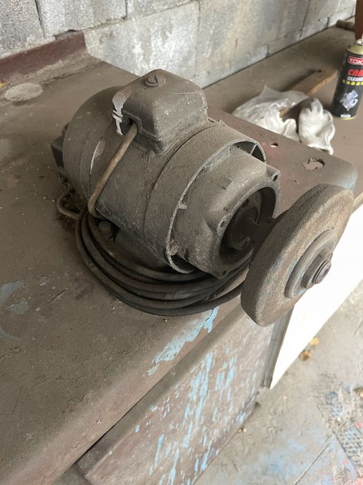 Продам металлический верстак + тиски + точило