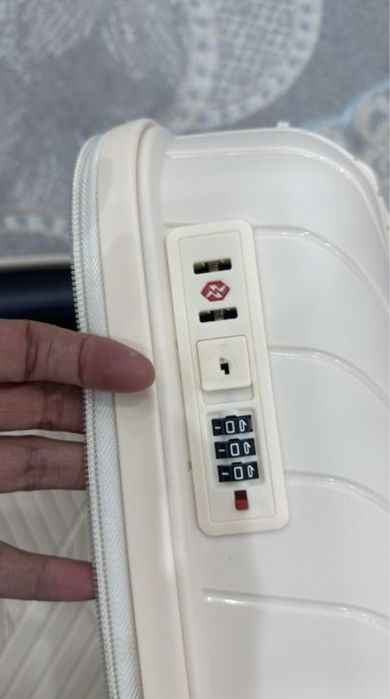 Чемодан чемодан.