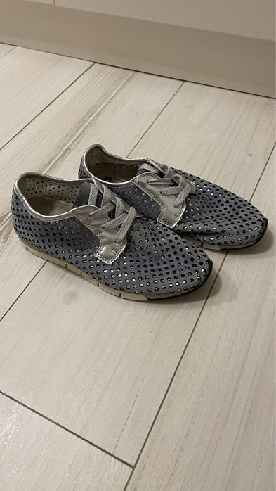 Adidasi sport perforati de culoare albastru cu argintiu mărimea 36