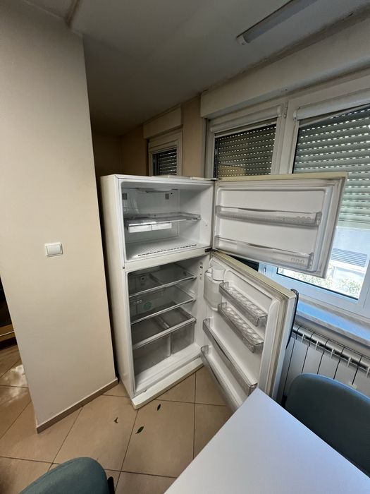 Голям хладилник LG