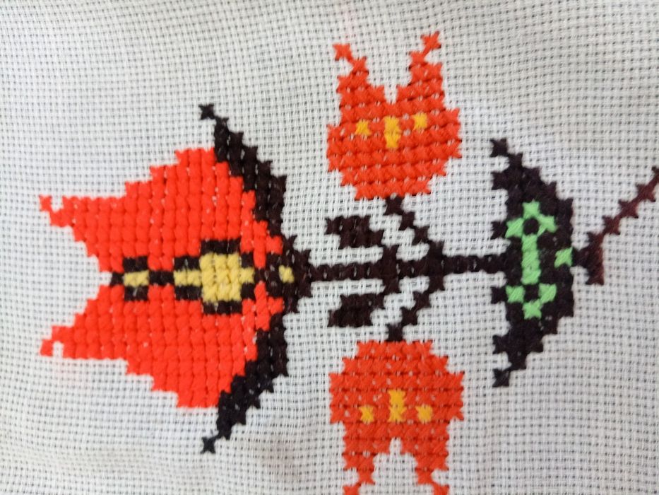 Fețe de masa cusute la mâna