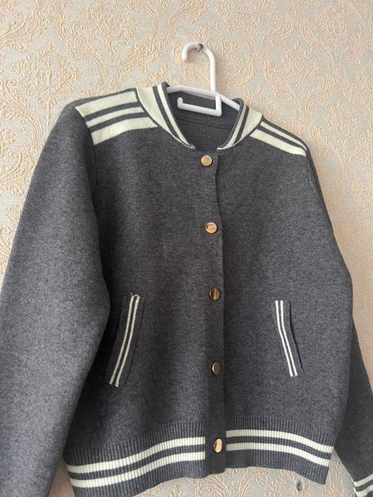 Киімдер сатылады