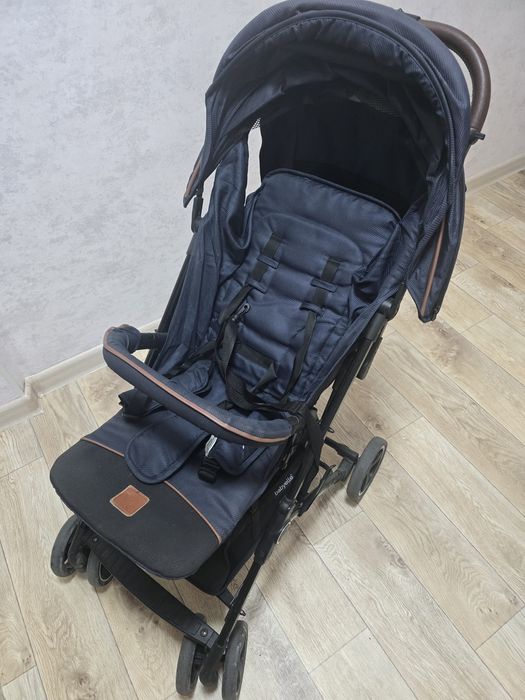 Детская прогулочная коляскака