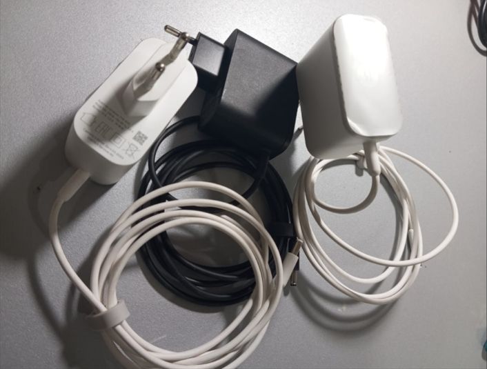 Оригинал на Алису - блок питания Зарядка.