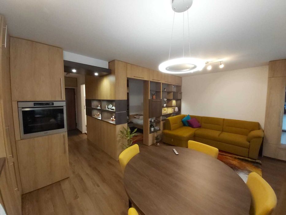 Studio modern mobilat si utilat la comanda, cu dressing generos-