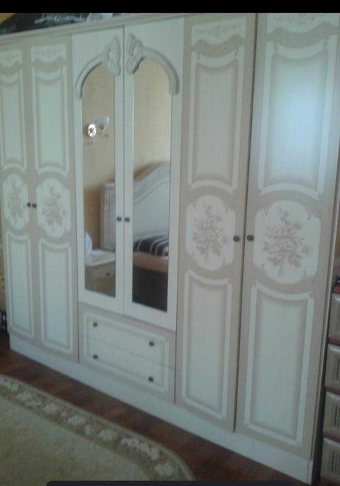 Продается шкаф трёхдверный