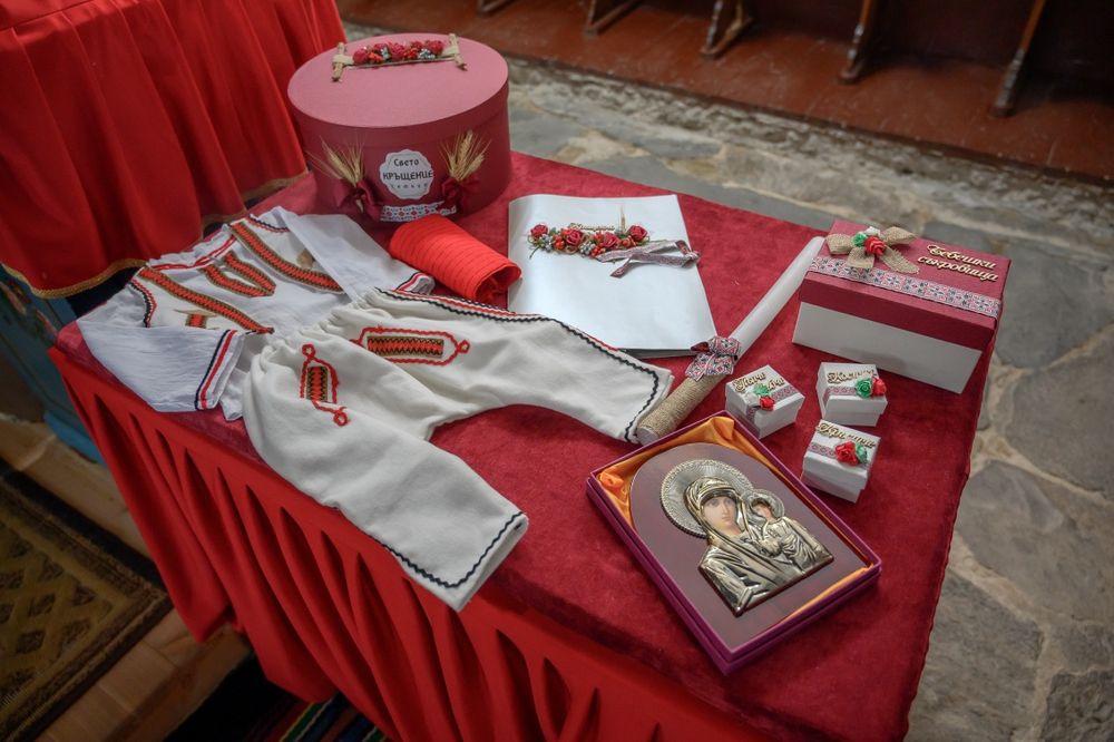 Комплект за кръщене  /бебешки съкровиша/кутия за парични подаръци/свещ